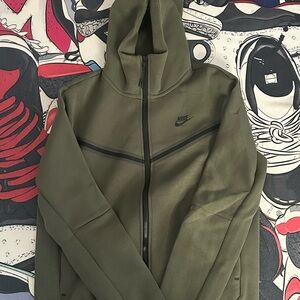 Nike tech dark green